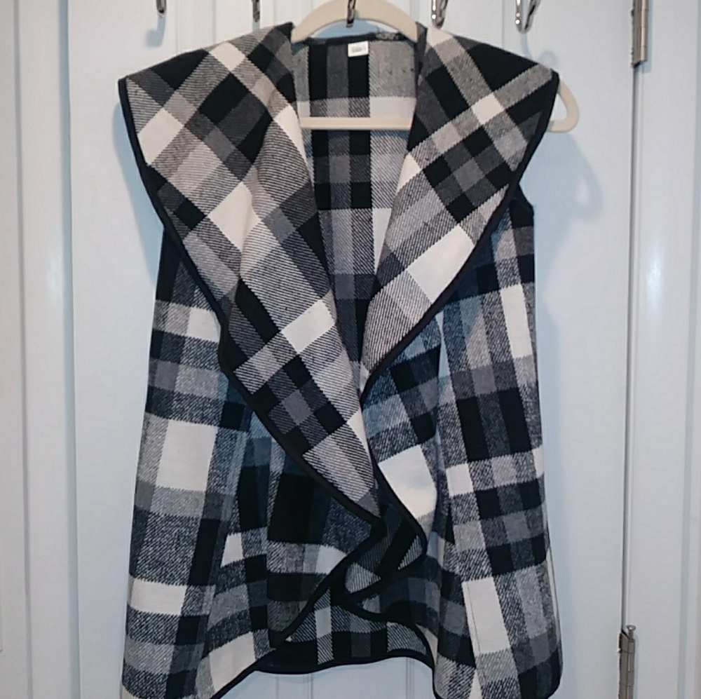 Black & white vest